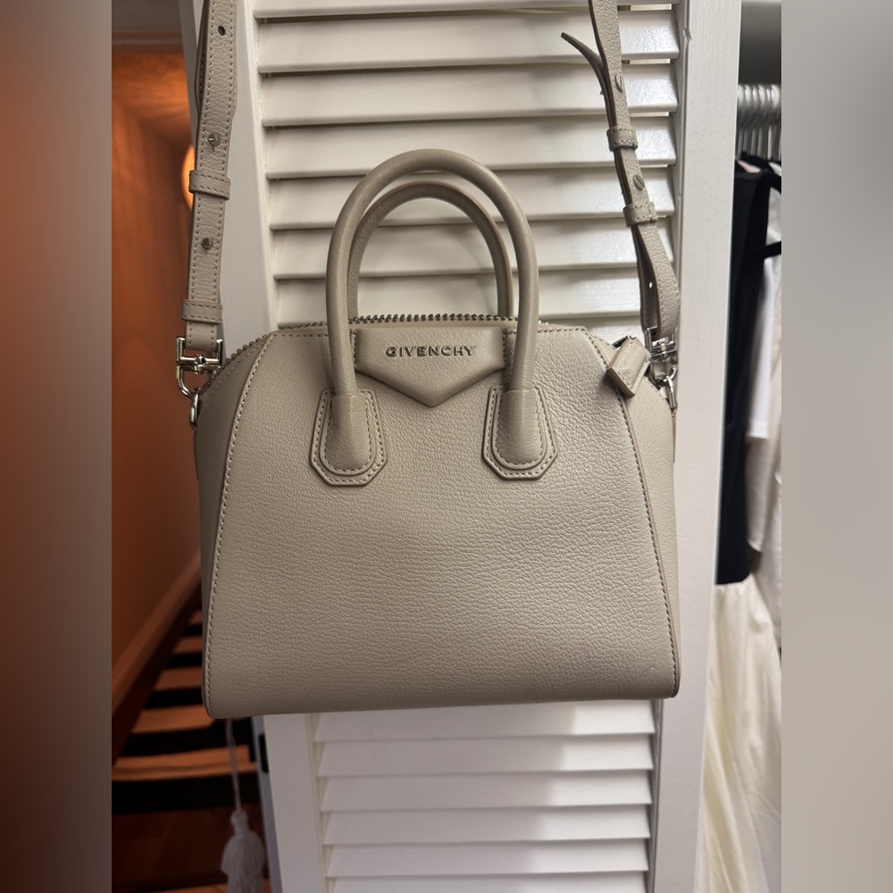 Givenchy Antigona Mini Bag - Picture 2 of 7